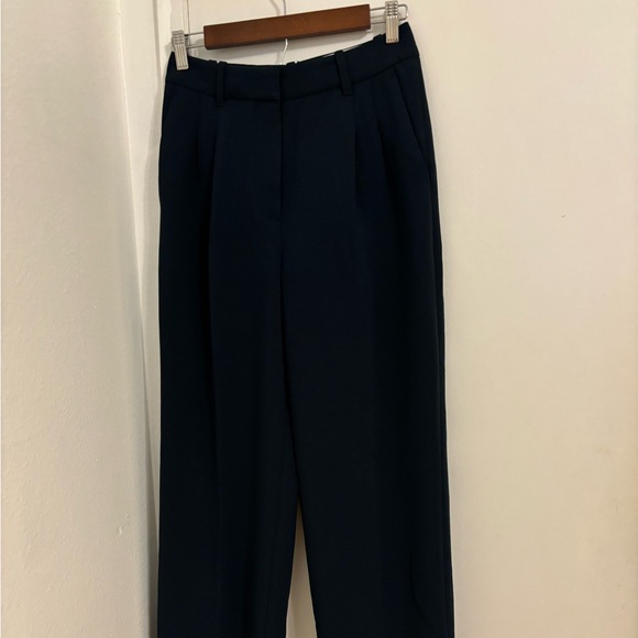 Aritzia Women's The Effortless Pant - Crepette | Dark Night Navy | Size 4 | Tall - Picture 5 of 6